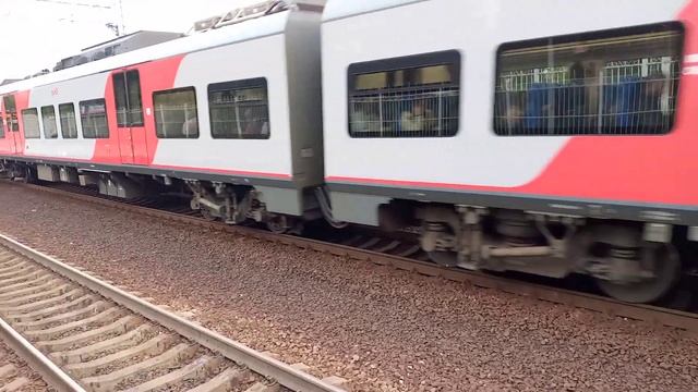 Электропоезд Ласточка эс2г-126 Сообщением Санкт-Петербург Тосно Прибывает на станции Колпино смотреть онлайн