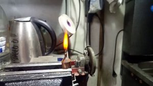 Водород из алюминия и щёлочи.