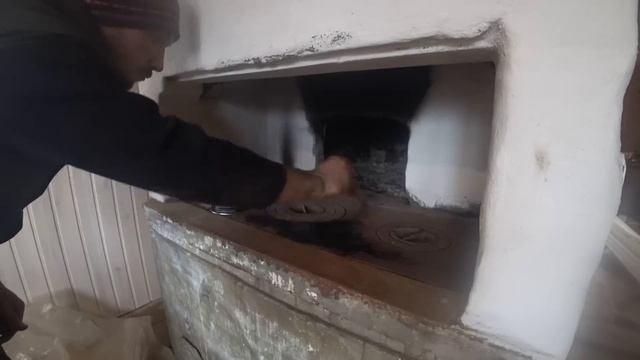 ВОССТАНОВЛЕНИЕ СТАРОГО ДОМА В ДЕРЕВНЕ, ПРОДОЛЖЕНИЕ РЕМОНТА. смотреть онлайн