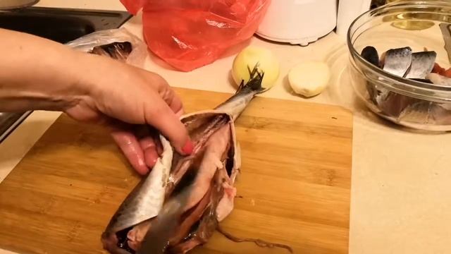 Быстро и просто солим селедку смотреть онлайн