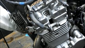 Замена свечи зажигания на Suzuki Djebel 250