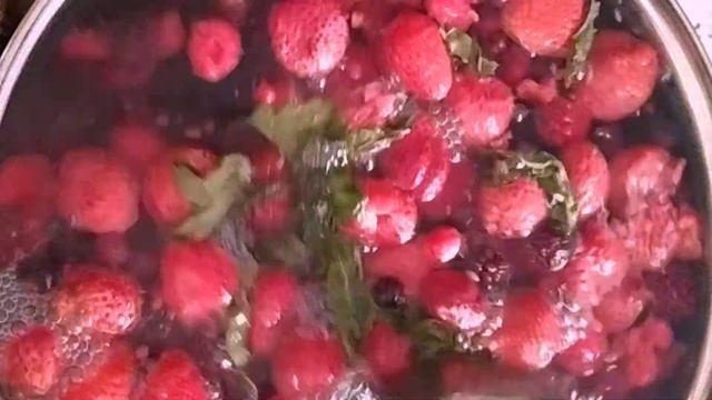 Компот.Компоты из замороженных ягод.Компот из ягод.Қатырылған жемістерден тәтті сусын.Казакша рецеп