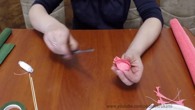 Бутон розы из конфеты и бумаги. paper rose bud tutorial смотреть онлайн
