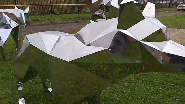 Полигональная скульптура из нержавеющей стали