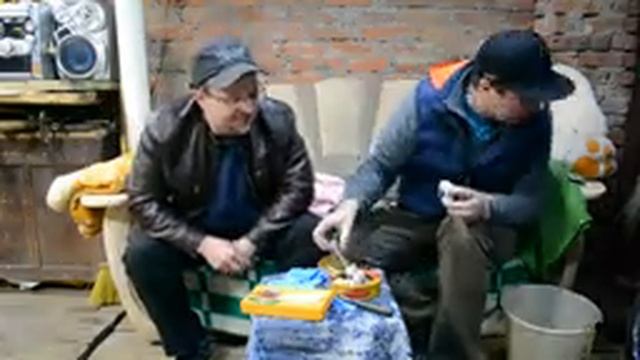 Обзоры от дилетанта. Пробуем Шведский деликатес СЮРСТРЁММИНГ (Surströmming) в гараже.