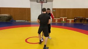 "Боковой проход", показывает Рустам Ассакалов