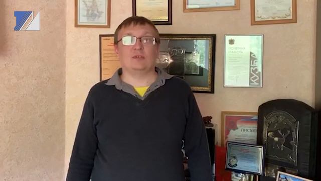 В экоцентре «Кузнецкий Алатау» вышел из спячки енот смотреть онлайн