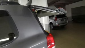 Установили электропривод задней двери багажника на Toyota Land Cruiser 200 2009 года.
