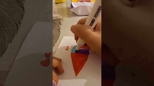 Всем привет Сегодня я рисую бумажную косметику если вы не знаете как делать то смотрите это видео смотреть онлайн