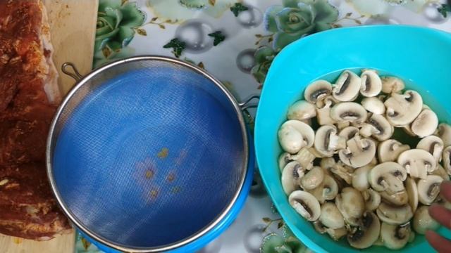 ВЕТЧИНА ИЗ СВИНОЙ РУЛЬКИ//НА КУХНЕ У ЦЫГАНОЧКИ.