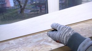 Устанавливаем подоконник! Для монтажа используем клей на основе гибридных полимеров и клей-пену KUD