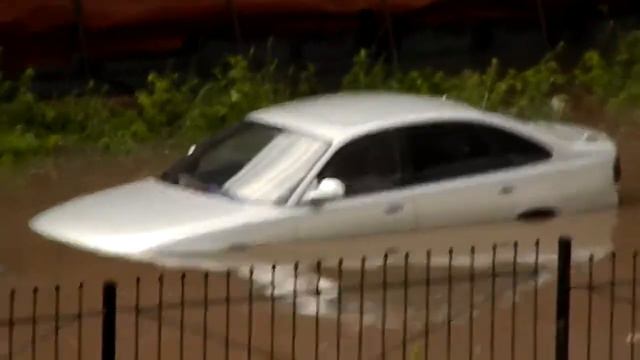 Дождик в Новосибирске на Кропоткина (15.06.12.mp4) смотреть онлайн