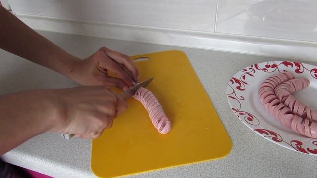 КАК НАРЕЗАТЬ СОСИСКИ СПИРАЛЬКОЙ