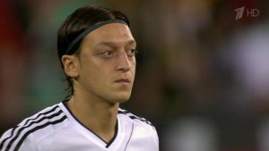 Спортивный мир горячо обсуждает атаку на одного из самых титулованных футболистов Европы