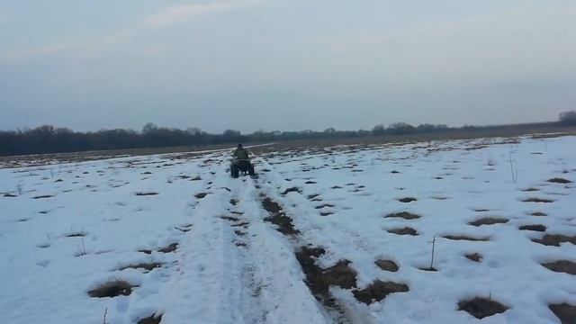 Лютые покатушки на квадроциклах. Застряли в снегу, пришлось толкать!!! смотреть онлайн
