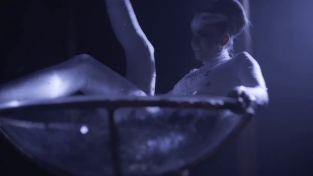 "Девушка в бокале " / "The girl in the glass"