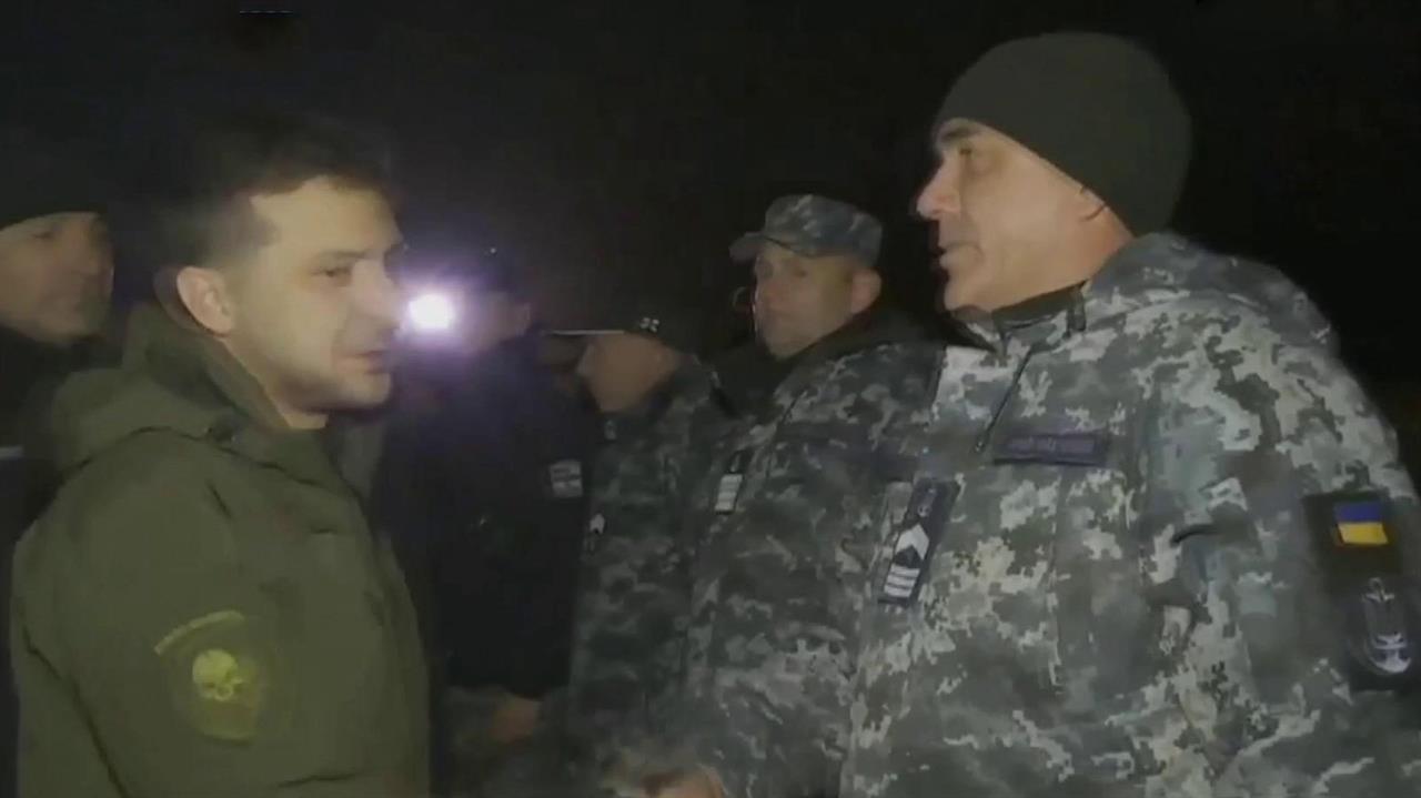 Владимир Зеленский появился в эфире с эмблемой националистов на рукаве