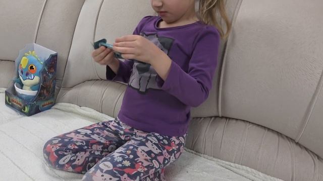 Как приручить дракона собираем фигурки и наклейки смотреть онлайн