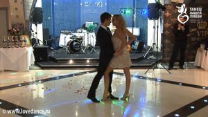 Прикольный свадебный танец! Смотреть до конца!)))