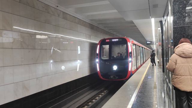 Москва 2020 прибывает на станцию Варшавская. смотреть онлайн