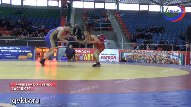 На первенстве СКФО по вольной борьбе среди юношей у Дагестана 7 золотых медалей смотреть онлайн
