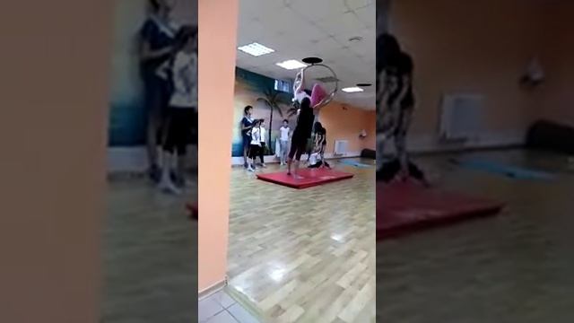 Тренировка по воздушной гимнастике 2 смотреть онлайн