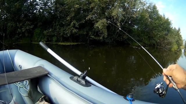 Мармышинг с лодки на озере смотреть онлайн