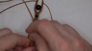 ПРОСТОЙ БРАСЛЕТ В СТИЛЕ МАКРАМЕ. SIMPLE MACRAME STYLE BRACELET.