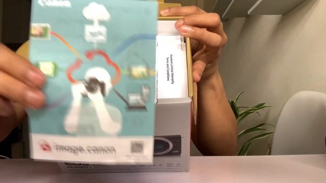 Canon EOS M200 Unboxing || got my new vlogging cam!?(camera,tripod grip,cambag) #camera #canonm200 смотреть онлайн