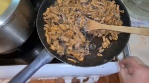 ЛИСИЧКИ И ОПЯТА В СМЕТАНЕ! Грибы жареные. Дикая Кухня Аборигена.