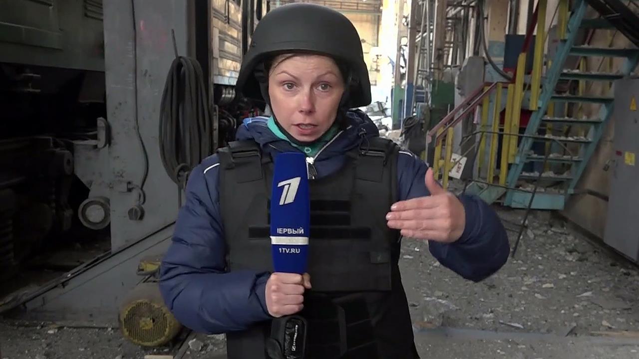Съемочная группа Первого канала попала под обстрел в Мариуполе