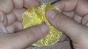 Пышный бантик из капроновой ленты на резиночке