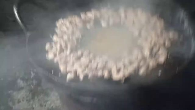 Приготовление фасоли с мясом на костре смотреть онлайн