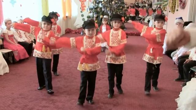 Танец ухажеров "Голохвастов"