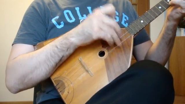 Мариец играет кавказские мелодии на балалайке смотреть онлайн