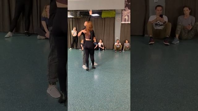 Демо Алибек и Оксана кизомба 2022. Новосибирск смотреть онлайн