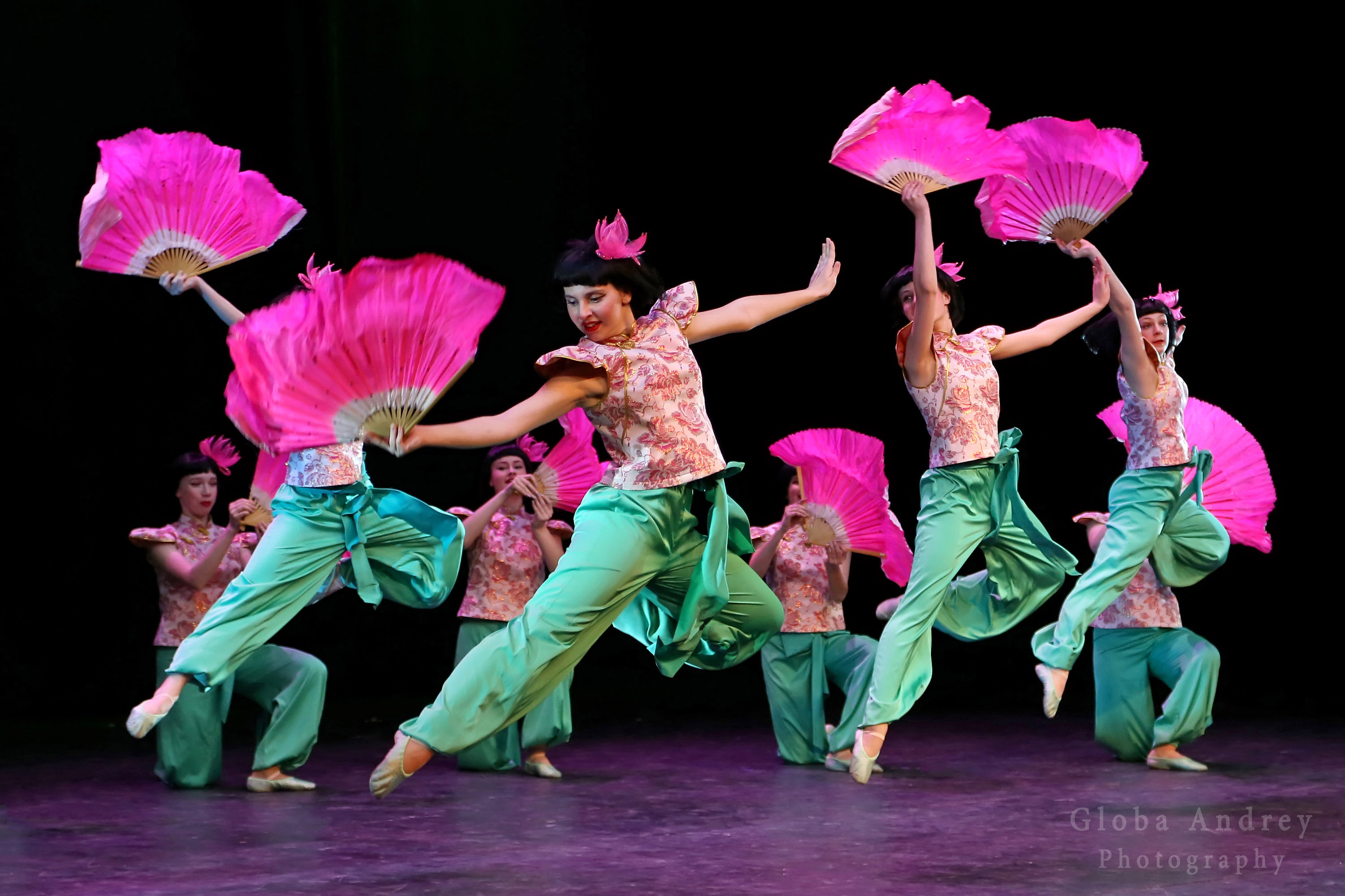 "Китайский танец", ансамбль Ритмы детства". "Chinese Dance", Rhythms of Childhood Ensemble.