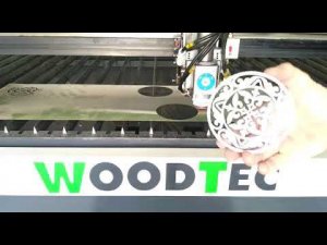 Лазерно гравировальный станок WoodTec LaserStream WLU1510L процесс гравировки  нержавеющая сталь