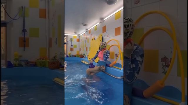 Когда тренер любит свою работу? #moscow #swimming #бассейн #дети #baby  #грудничковоеплавание