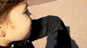 АТИПИЧНЫЙ АУТИСТ НА ПРОГУЛКЕ.ПОВЕДЕНИЕ.