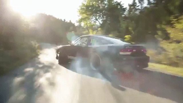 Merge_feat_Gabe_Jones_-_Trouble_in_the_City смотреть онлайн