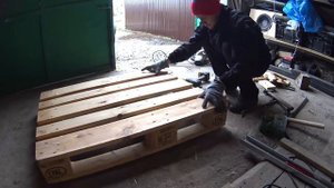 Кровать из паллет.(своими руками)