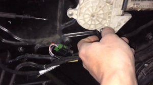 Снятие заводского магнитофона;замена механического стеклоподъемника на электрический VV Beetle