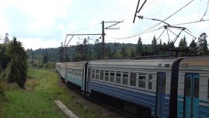 ЭР-ка, покинувши Сянки, спускается во Львов