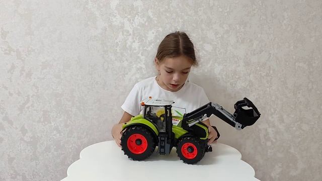 Игрушка трактор | большой | зелёный трактор с ковшом | Детишки ребятишки .