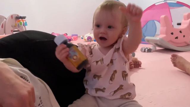 Близняшка Грейс 10 месяцев поёт ой мороз мороз 😂 смотреть онлайн