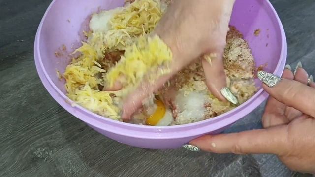 КОТЛЕТЫ В ДУХОВКЕ СО СЛОЖНЫМ ГАРНИРОМ.СОЧНЫЕ,ВКУСНЫЕ НЕЖНЫЕ И ПОЛЕЗНЫЕ.ОБЕД ИЛИ УЖИН. смотреть онлайн