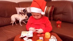 Новогодний гигантский Киндер Maxi 2019. Милана открывает самый большой киндер для девочек.Ледибаг.