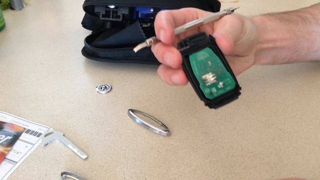 Jaguar XF Key fob battery replacement. Insanely Easy смотреть онлайн