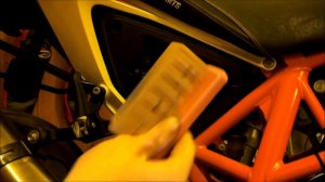 Замена воздушного фильтра на KTM Duke 690